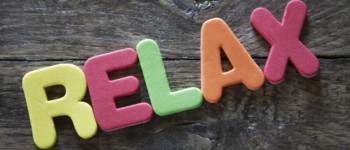 Image avec lettres formant le mot RELAX