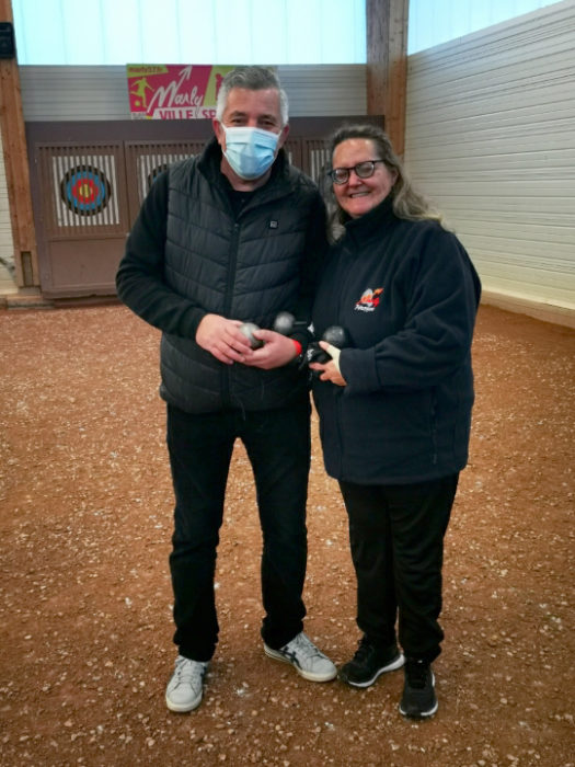 Anne Geny lors du concours de pétanque pour le Téléthon