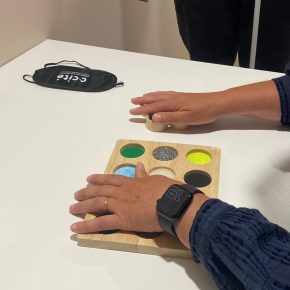 Atelier de sensibilisation au handicap visuel organisé dans les locaux d’Action Logement.