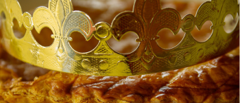 galette des rois avec sa couronne